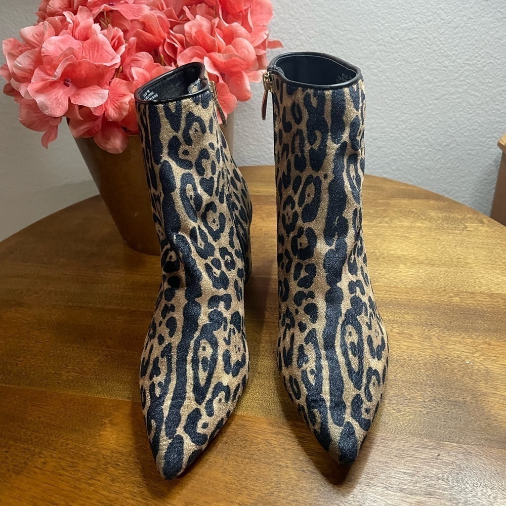 Steve Madden size 7 Leopard Pattern Ankle Booties, never worn, block heel 2.5” - Picture 2 of 14